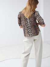 Load image into Gallery viewer, Bluse, Wild Leopard