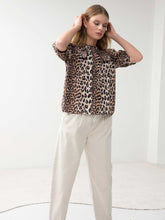 Load image into Gallery viewer, Bluse, Wild Leopard